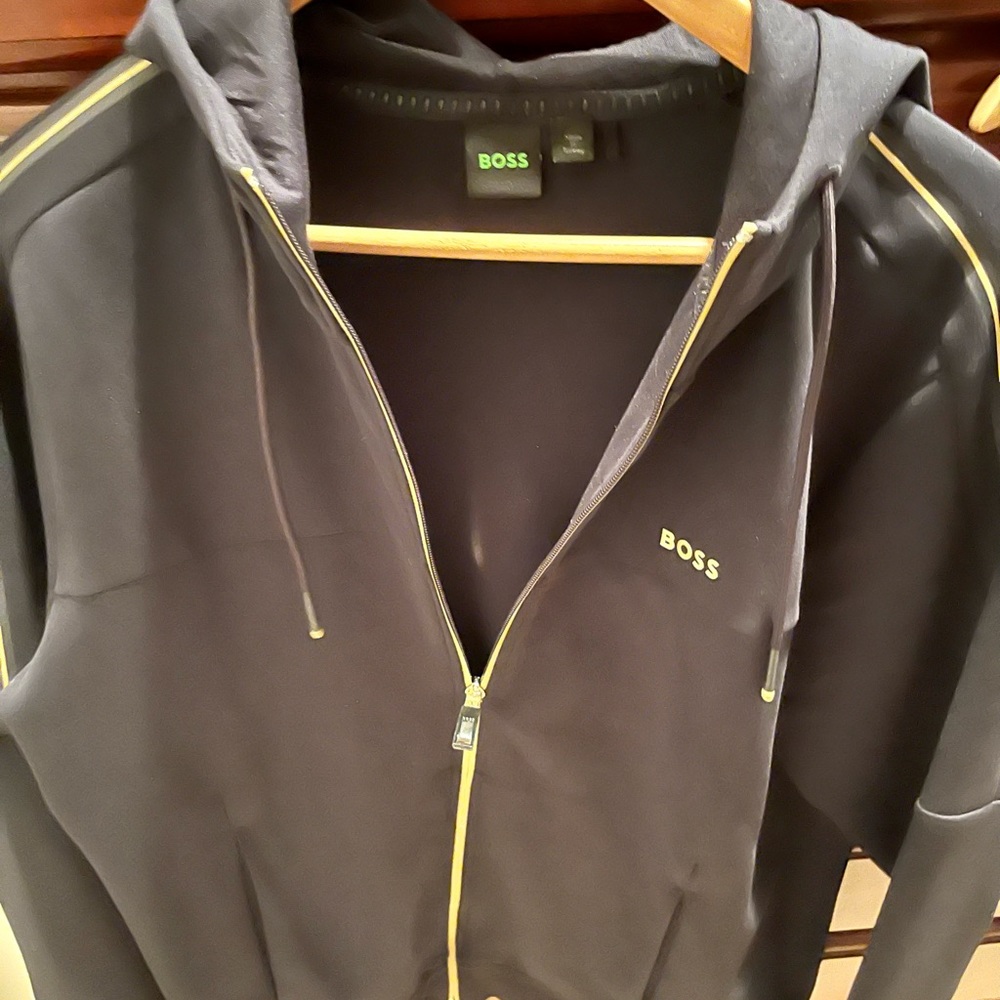Men’s Boss Zip up Sweat Jacket. Blue in color & so stylish. Size M Beautiful.🤩